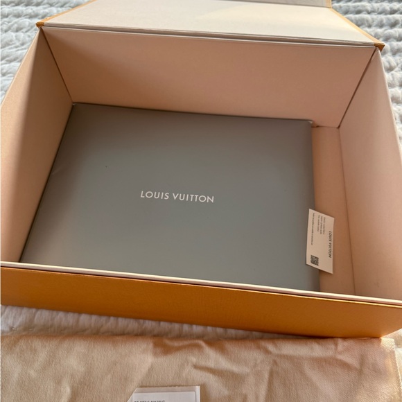 Authentic LouisVuitton Pochette Métis - Picture 4 of 7